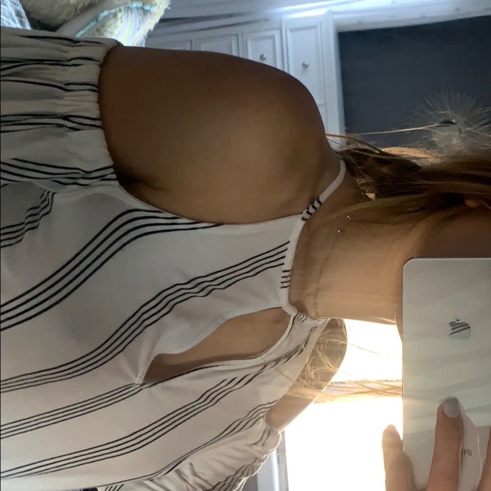 American eagle cold shoulder top w flowy sleeves